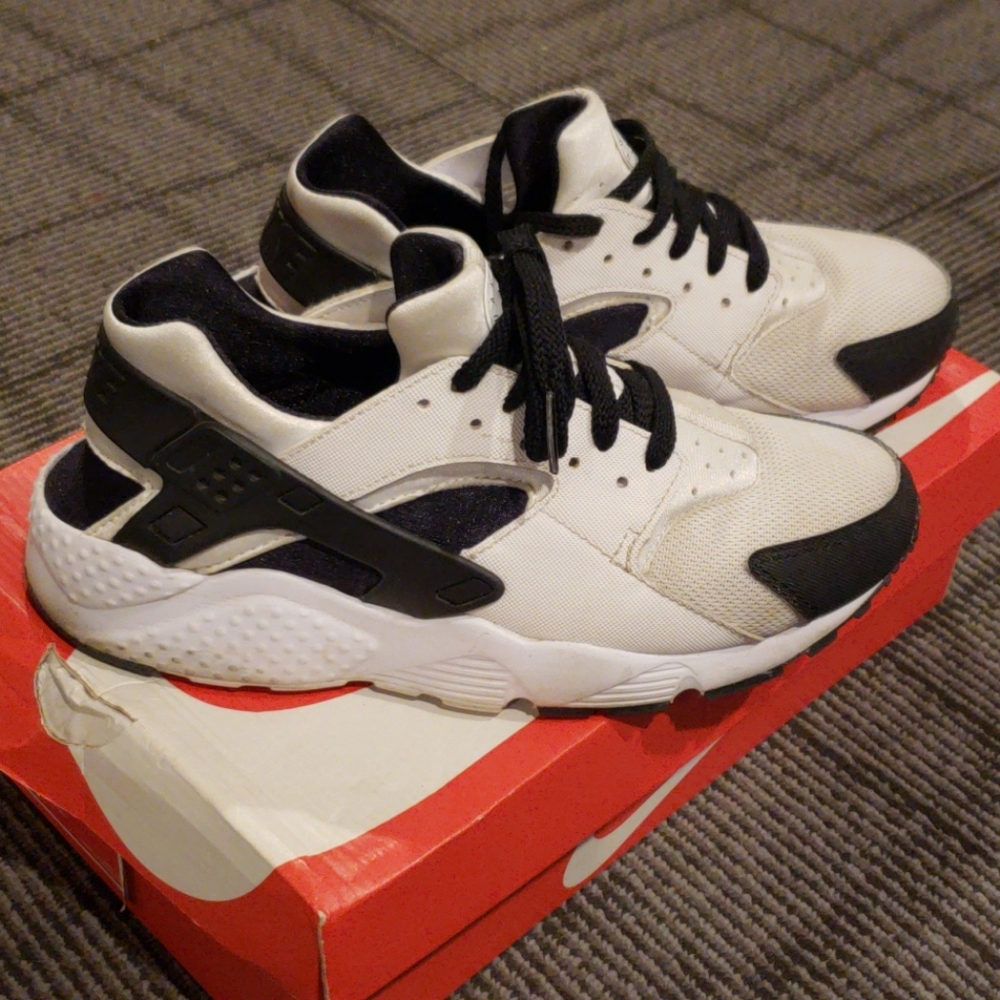 Nike Huarache Run GS shoe